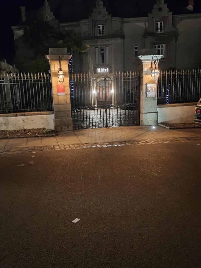 Hotel De La Barbacane Tiffauges Екстер'єр фото