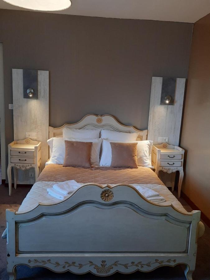Hotel De La Barbacane Tiffauges Екстер'єр фото