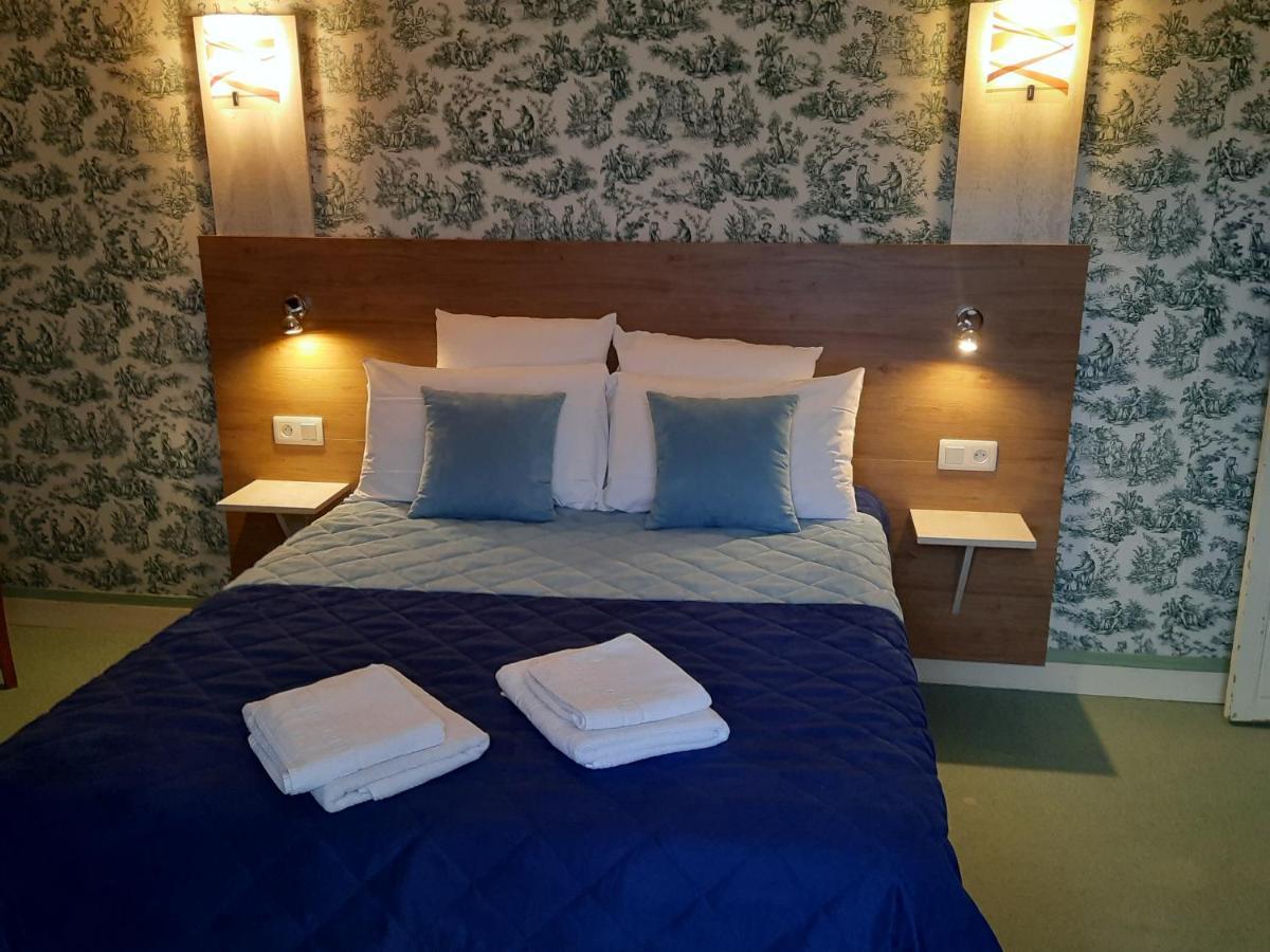Hotel De La Barbacane Tiffauges Екстер'єр фото