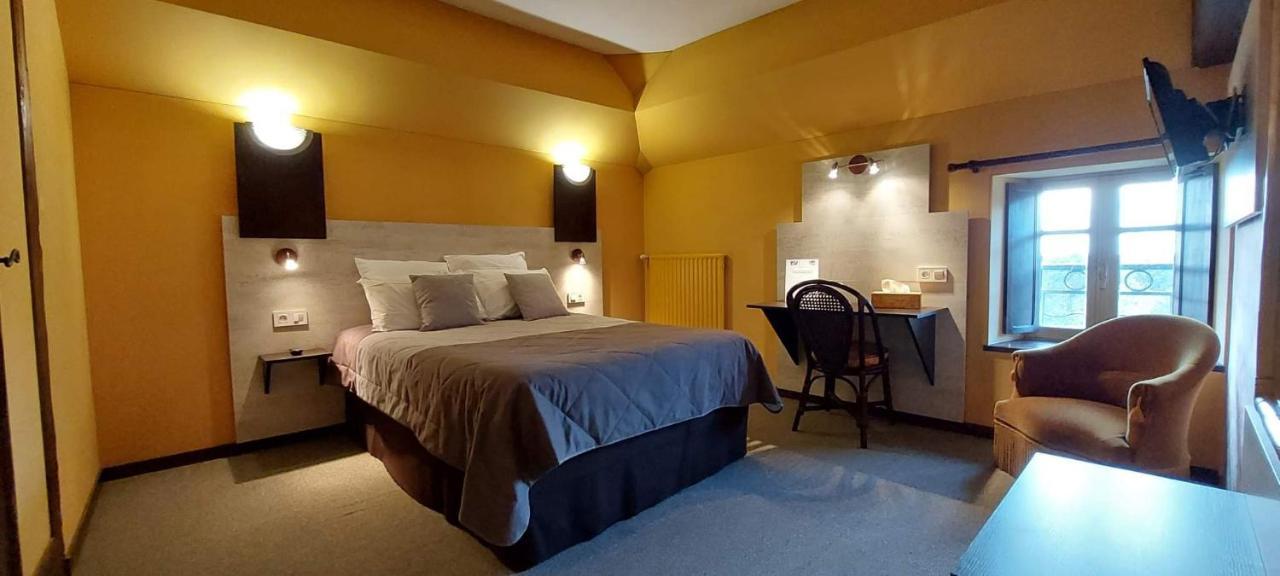 Hotel De La Barbacane Tiffauges Екстер'єр фото