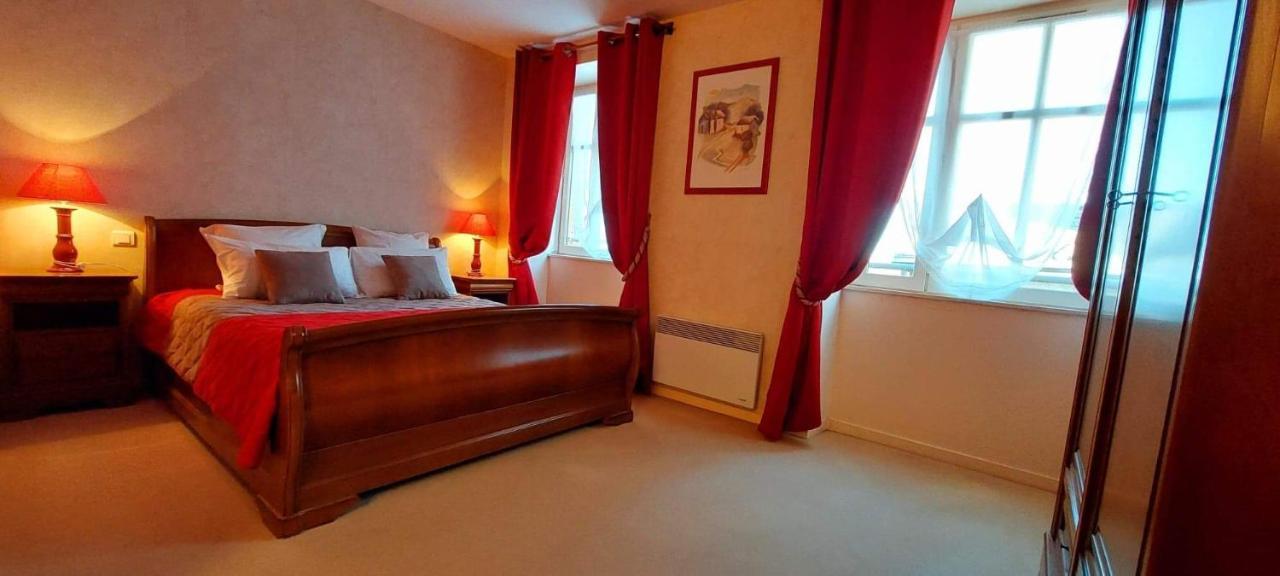 Hotel De La Barbacane Tiffauges Екстер'єр фото
