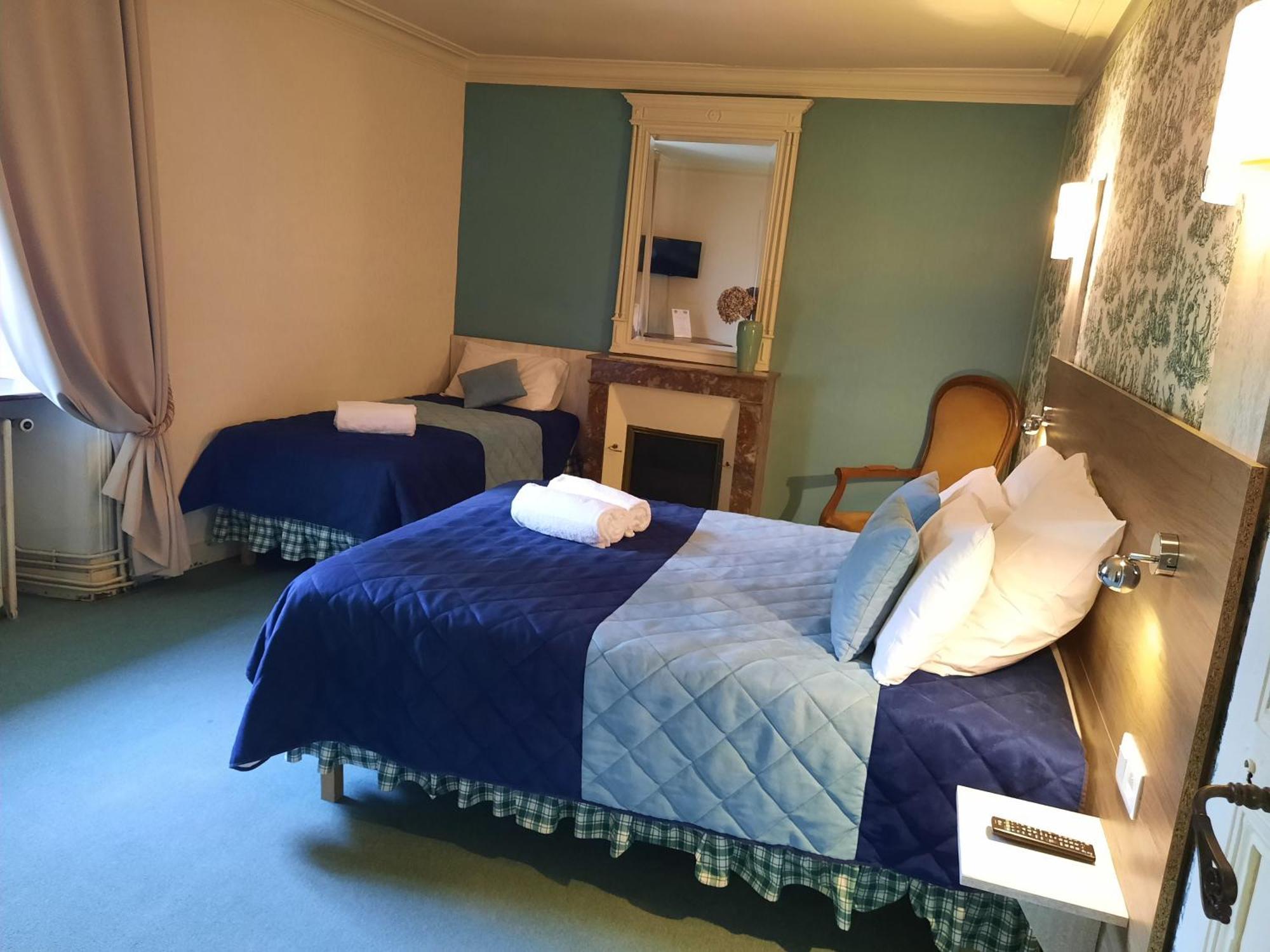 Hotel De La Barbacane Tiffauges Номер фото