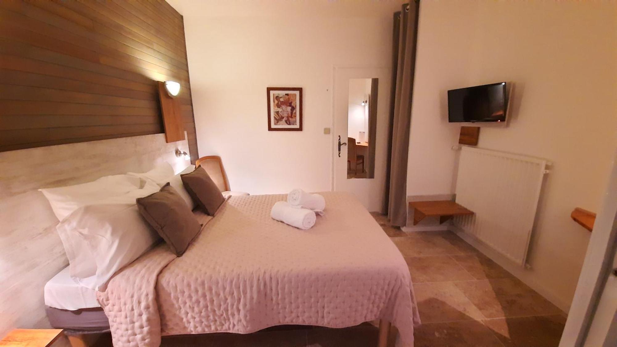 Hotel De La Barbacane Tiffauges Екстер'єр фото